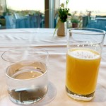 オーベルジュ ド ぷれざんす 桜井 - 朝食のジュース（オレンジ）