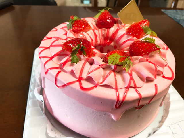 鮮やかピンクが目を惹く 苺とチョコのマーブルシフォン By Nami Kiki フロプレステージュ 海老名ららぽーと店 海老名 ケーキ 食べログ