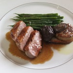 ベージュ アラン・デュカス 東京 - 鴨のロースト　いんげんのソテー