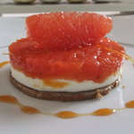 ベージュ アラン・デュカス 東京 - グレープフルーツのサブレ