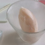 ベージュ アラン・デュカス 東京 - グレープフルーツのソルベ