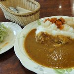喫茶・軽食 ファイン - カレーライスセット \1050 の カレーとサラダ