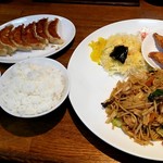 大阪王将 - 焼そば定食と餃子