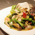 中国四川酒家 蔓山 - 岡山産本ミル貝、菜の花、丹波産ハタケシメジの炒めもの