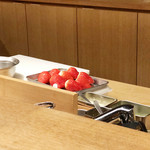 白 - 調理前の苺