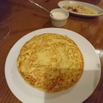 五反田漁師バル - 海老入りスパニッシュオムレツ　アイオリソース