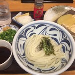 ふる里うどん  - 幸せな冷たいうどんと熱いおでんの組み合わせ