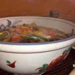 ふる里うどん  - メニューによって変えられている丼も奥ゆかしくてかわいい