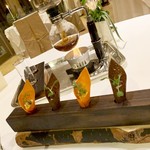 野菜畑に見立てたゴボウと人参のコルネ