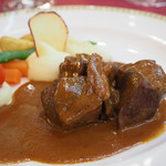 マゼランズ - 牛タンの赤ワイン煮込み