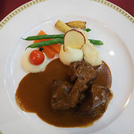 マゼランズ - 牛タンの赤ワイン煮込み