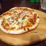 TAIZO - ベーコンときのこのピザ