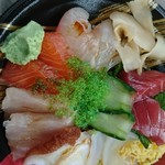 泊いゆまち - 海鮮丼¥750