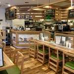 トラットリア バジル - 明るい店内 ♪  一日の始まり