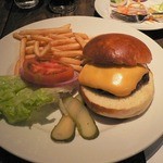 GONO burger & grill - gono（炭火焼チーズバーガー）