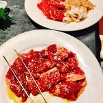 Yakiniku Koubou Moku - 手前が大好きハラミと奥がアカセンとロースやったかしら？