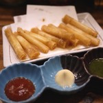 ねこにこ飯 - チーズ春巻きで一杯どうですか？