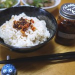 ねこにこ飯 - 自家製食べるラー油をテイクアウトで自宅で楽しむ！