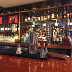 Wolfgang’s Steakhouse  - ウエイティングバーはそれなりに雰囲気。