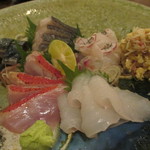 刺身の盛り合わせ（1人前2,400円）