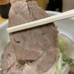 らーめん きじとら - 【2018.12.19】柔らかな仕上がりの豚腕肉。