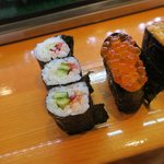 よし寿司 - 〆に筋子キュウリ巻です