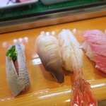 よし寿司 - 左のイワシが美味