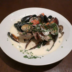 ニド・カフェ - ムール貝とアサリ