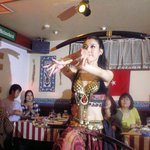 アセナ - ベリーダンス、頭に刀が！