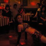 アセナ - 逆腕立て伏せのようなしなやかなダンス