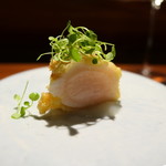 TACUBO - 岩手ホタテのフリットに豚の背脂、蕪のソースとともに