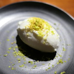 TACUBO - ミルクアイスにピスタチオとマルサラ酒を