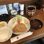 ◆ 特ロースかつ  ¥1850-    
          ◆セット（御飯、赤出汁、お漬物）¥450-