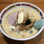 味の札幌 - 味噌カレー牛乳ラーメン(バター入り)