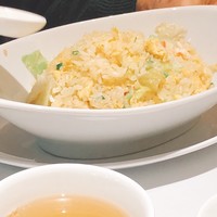 中国料理 大観苑 - レタスと蟹の炒飯1,900円（税・サービス別）