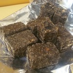 セブンイレブン - 玄米茶108円 ブラックブロックチョコ138円