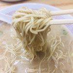 大峰ラーメン - 久留米では細めの麺