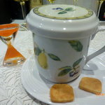 オリヴァヴァ - ハーブティーと小菓子