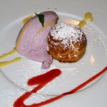ラバンビーノ - 本日のドルチェ（カボチャクリームのシュー、むらさき芋のムース）