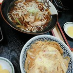 駅前やぶそば - 本日のランチ  玉子丼&かしわそば   ６００円