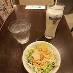 ネパール・インド料理 Happy 桜木町店 - 3種のカレーセット（税込1350円）のミニサラダとソフトドリンクのラッシー♪