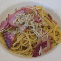 ヴィア トスカネッラ - スパゲッティ　釜揚げしらすとカブのガーリックソース
