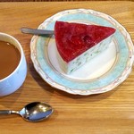 BEANS - ケーキセット700円(カフェオレ+アボカドチーズケーキ)
