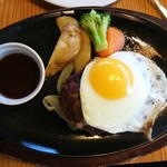 神戸屋レストラン - 目玉焼きのせハンバーグ