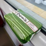 むすびむさし - ［2018/12］若鶏むすび(880円)・みんな大好き 野球はカープ むすびはむさし