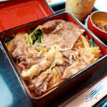観光特急 しまかぜ - 味付けは濃いめ、松阪牛の肉感もしっかりしていて、これは美味しい！