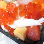 札幌市場めし　まるさん亭 - 数量限定　海鮮バラチラシ　１０００円（税込）のアップ【２０１８年１２月】