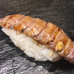 晶 - 8貫目は『シャコ』です 『昌』さんでは、握る前に再度湯煎するので、とても柔らかいです。