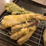 天ぷら倶楽部 - 日替わり定食の6品のうちの3品。ナス ホウボウ 春菊（春菊はさつまいもから変更）
