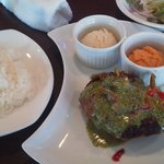 ハンバーグランチ（3色ピーマンバジルクリームソース）